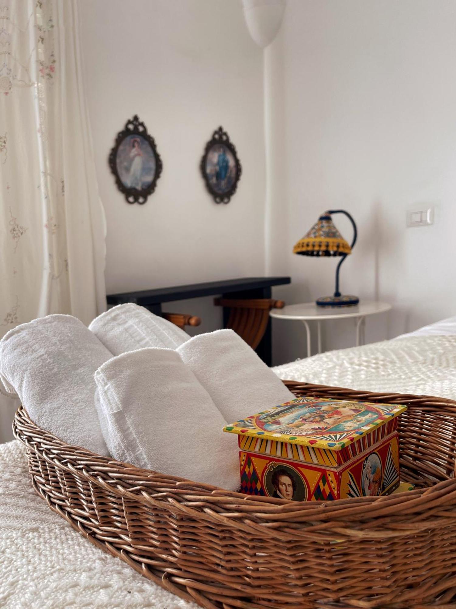 Fera O' Luni Bed & Breakfast 2*